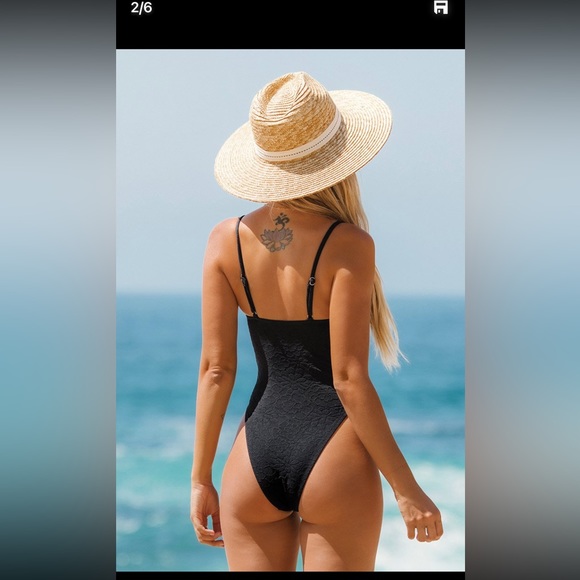 Black Cupshe whole piece - Picture 2 of 5